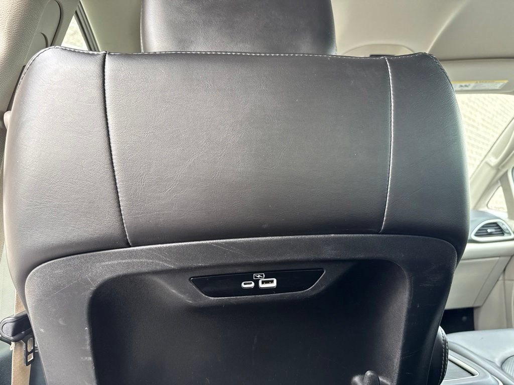 Used 2023 Chrysler Pacifica Touring-L FWD image 32