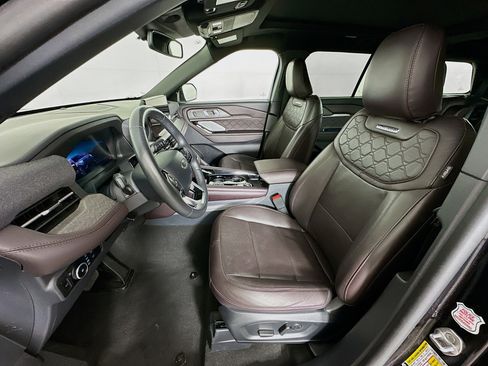 Used 2025 Ford Explorer Platinum w/ LUX Leather Package image 13