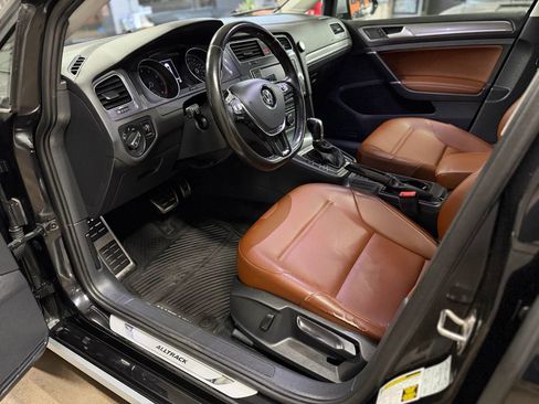 Used 2017 Volkswagen Golf Alltrack S image 16