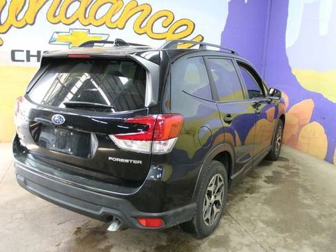 Used 2021 Subaru Forester Premium AWD/4WD image 8