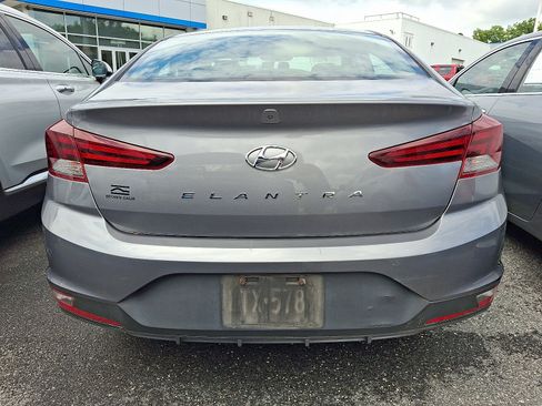 Used 2019 Hyundai Elantra SE w/ Cargo Package FWD image 5
