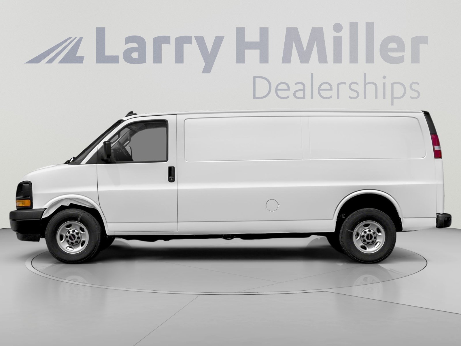 Used 2018 GMC Savana 3500 Extended w/ Cold Climate Package RWD image 3