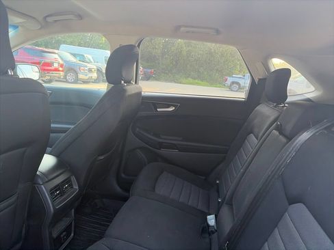 Used 2018 Ford Edge SE FWD image 10