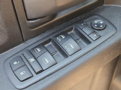 Used 2018 RAM 2500 Tradesman w/ Chrome Appearance Group AWD/4WD image 9