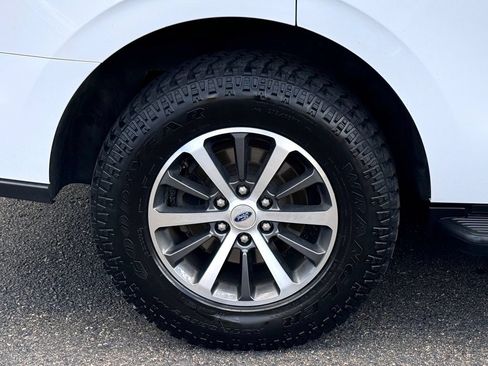 Used 2018 Ford Expedition XLT AWD/4WD image 15