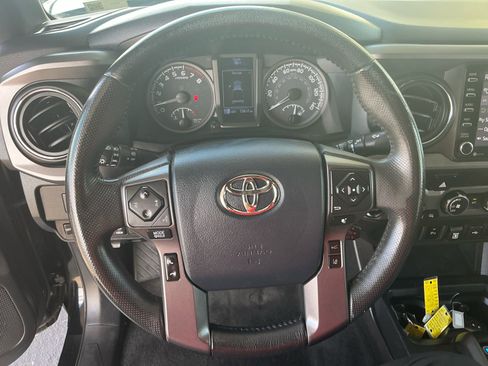 Used 2020 Toyota Tacoma TRD Sport w/ Technology Package image 9