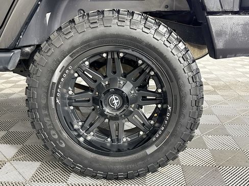 Used 2018 Jeep Wrangler Unlimited Sahara w/ Connectivity Group image 35