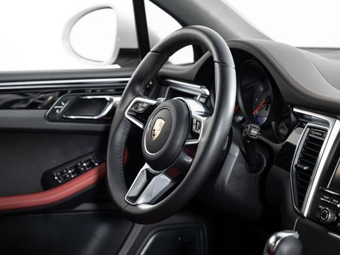 Used 2016 Porsche Macan S w/ Infotainment Package image 26