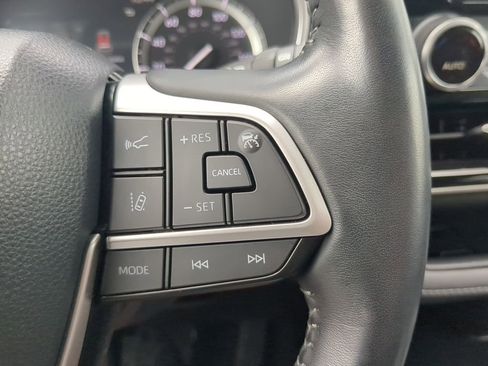 Used 2022 Toyota Highlander XLE image 30