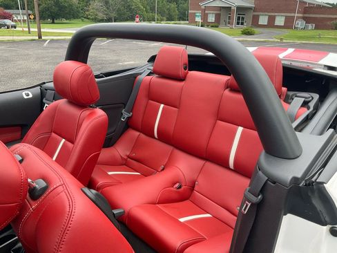Used 2013 Ford Mustang GT Premium RWD image 37