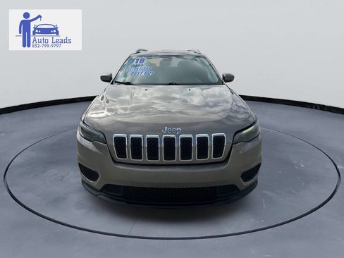 Used 2019 Jeep Cherokee Latitude w/ Popular Appearance Group image 3