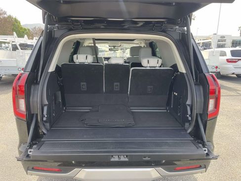 Certified 2025 Ford Expedition Platinum image 28