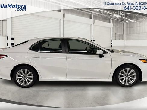 Used 2019 Toyota Camry LE image 2