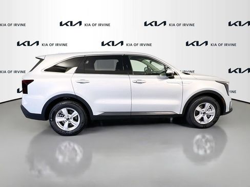 New 2026 Kia Sorento LX FWD image 8