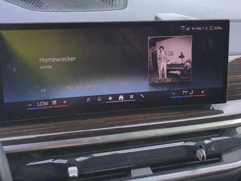 Certified 2024 BMW X7 xDrive40i w/ M Sport Package image 23