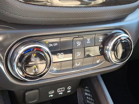 Used 2021 Chevrolet TrailBlazer LT w/ Sun and Liftgate Package image 16