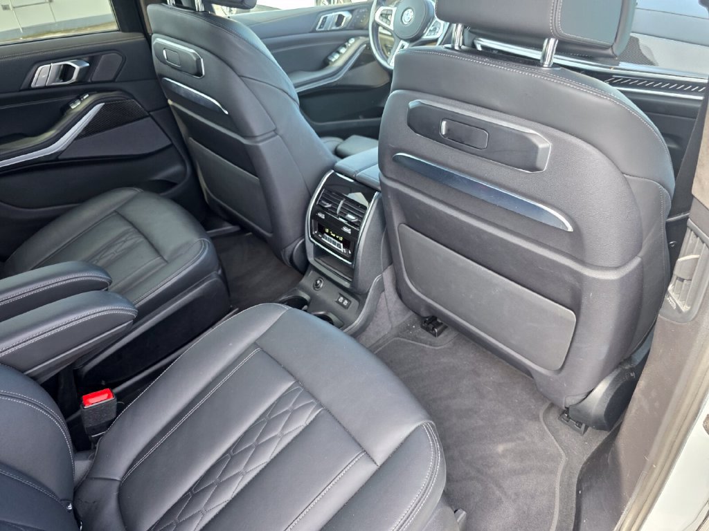 Certified 2024 BMW X7 M60i w/ Executive Package AWD/4WD image 31