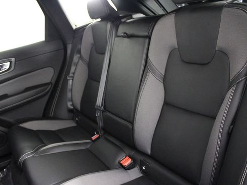 Used 2022 Volvo XC60 B5 R-Design w/ Protection Package Premier FWD image 19