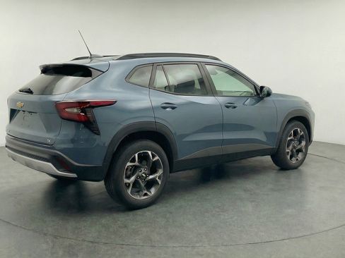 Used 2025 Chevrolet Trax LT FWD image 9