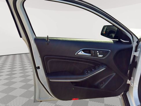Used 2019 Mercedes-Benz GLA 250 4MATIC image 28