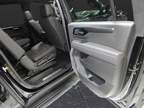 Used 2026 Chevrolet Suburban RST w/ Comfort Package AWD/4WD image 9