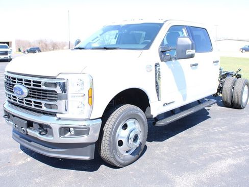 New 2026 Ford F350 XLT w/ XLT Value Package AWD/4WD image 3