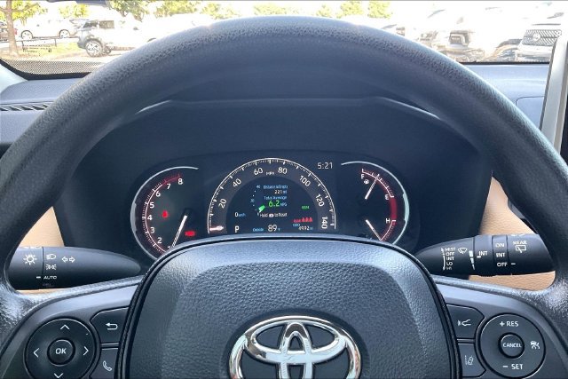 Used 2025 Toyota RAV4 XLE AWD/4WD image 18