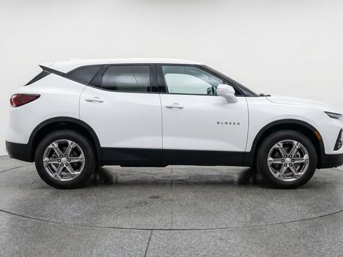 Used 2025 Chevrolet Blazer LT FWD image 11