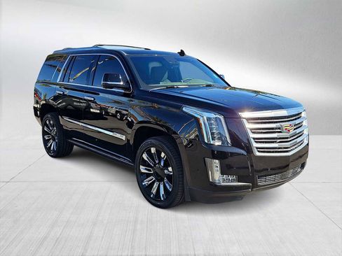 Used 2018 Cadillac Escalade Platinum image 2