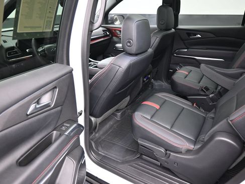 Used 2025 Chevrolet Traverse RS w/ LPO, Floor Liner Package FWD image 18