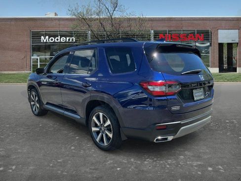 Used 2023 Honda Pilot Touring image 2