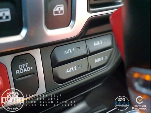 Used 2025 Jeep Wrangler Sport image 17