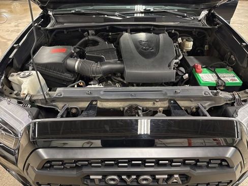Used 2017 Toyota Tacoma TRD Sport w/ Tow Package AWD/4WD image 28