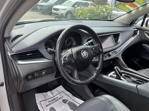 Used 2021 Buick Enclave Essence FWD image 9
