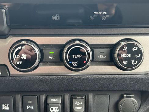 Certified 2018 Toyota Tacoma SR5 image 26