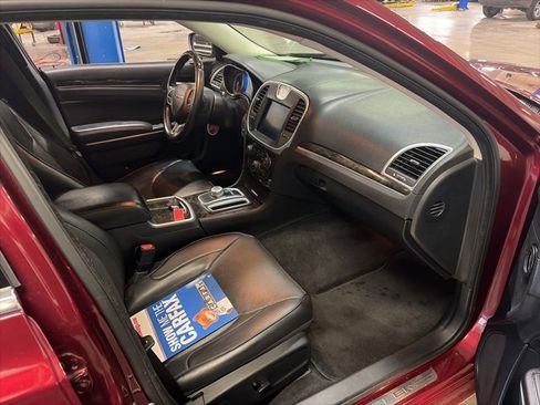 Used 2018 Chrysler 300 Limited w/ Safetytec Plus Group image 12