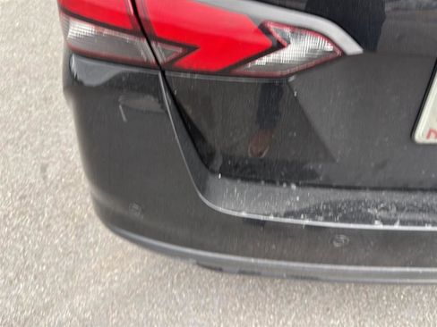 Used 2022 Nissan Versa SV image 7