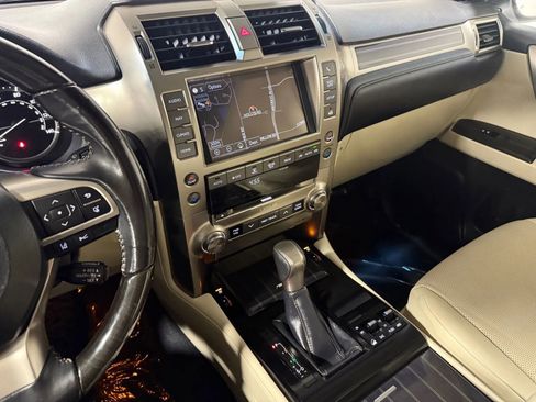 Used 2020 Lexus GX 460 Premium w/ Premium Package image 40