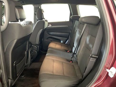 Used 2018 Jeep Grand Cherokee Laredo RWD image 28