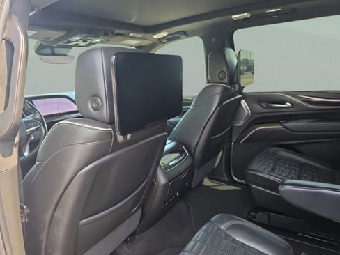 Used 2021 Cadillac Escalade ESV Sport Platinum w/ Heavy-Duty Trailer Package AWD/4WD image 28