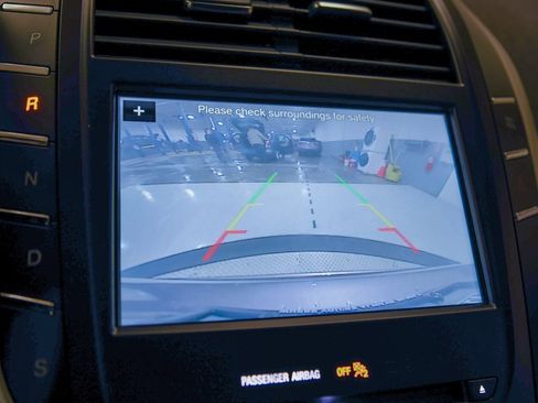 Used 2018 Lincoln MKC Select w/ Select Plus Package image 23