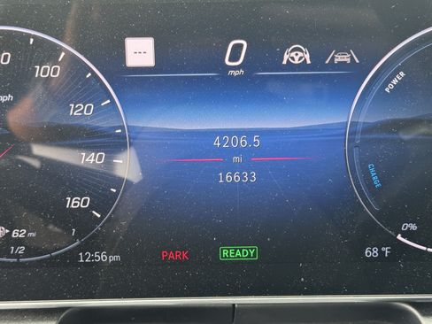 Used 2025 Mercedes-Benz GLC 350e 4MATIC image 19