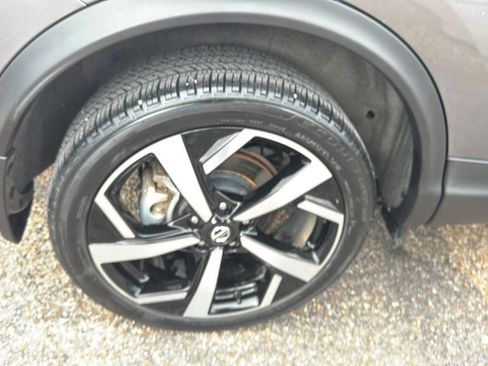 Used 2022 Nissan Rogue Sport SL FWD image 19