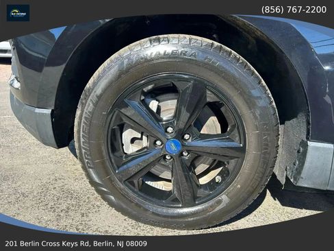 Used 2021 Ford Edge SE image 13