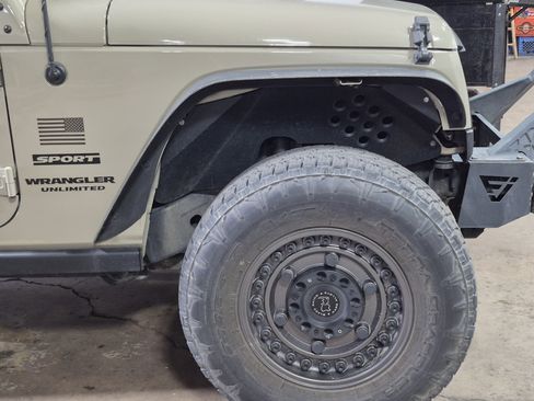 Used 2017 Jeep Wrangler Unlimited Sport AWD/4WD image 5