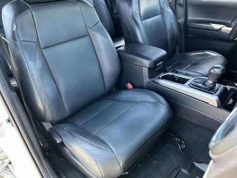 Used 2018 Toyota Tacoma Limited image 28