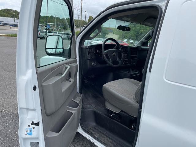Used 2017 Chevrolet Express 2500 RWD image 12