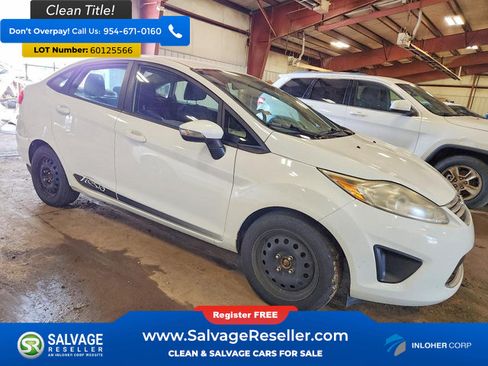 Used 2013 Ford Fiesta SE w/ Fiesta Graphic Pkg FWD image 5