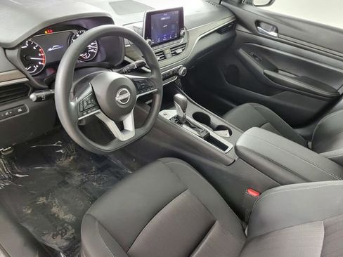 Used 2025 Nissan Altima 2.5 SV image 12