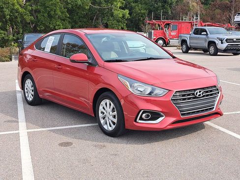 Used 2022 Hyundai Accent SEL image 2